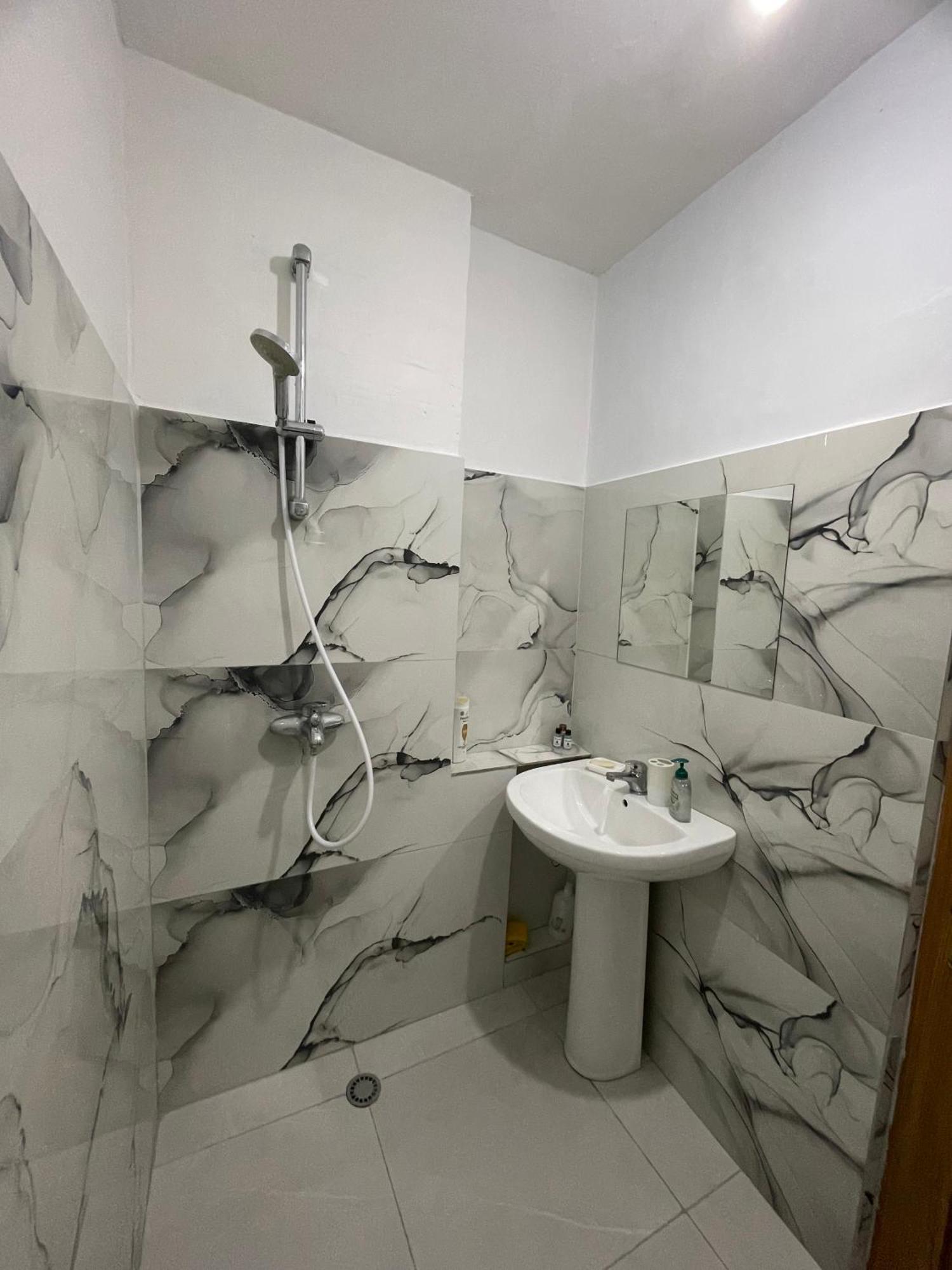 Agroni Rooms Tiranë Ngoại thất bức ảnh